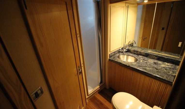 81 Huckins Guest head