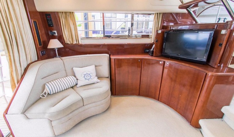 60 Viking MAIN SALON