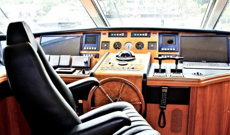 100 Azimut 