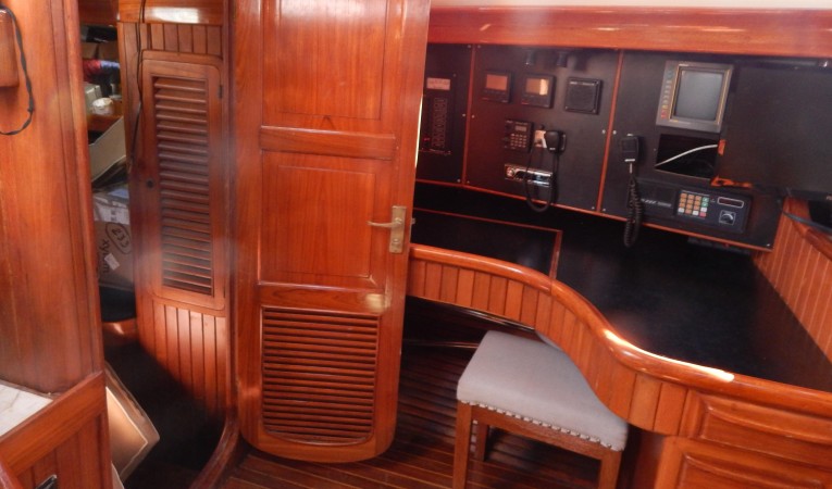 52 Hans Christian Entrance to midship cabin