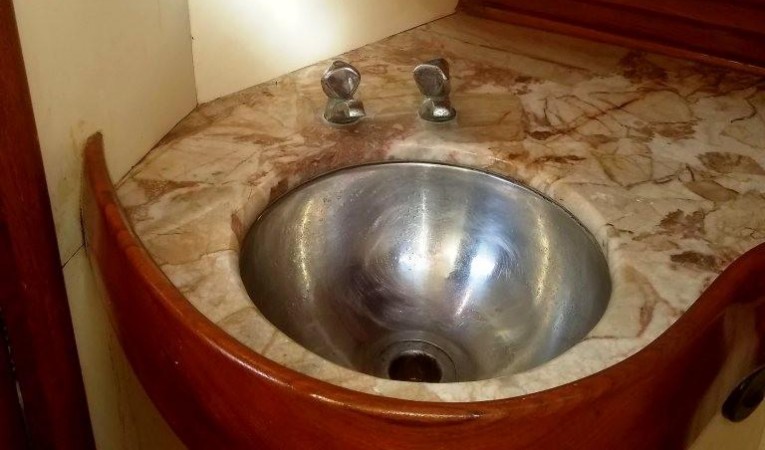 52 Hans Christian ft head-sink