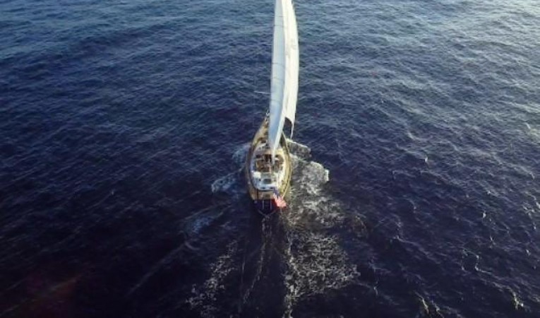 52 Hans Christian under sail-2