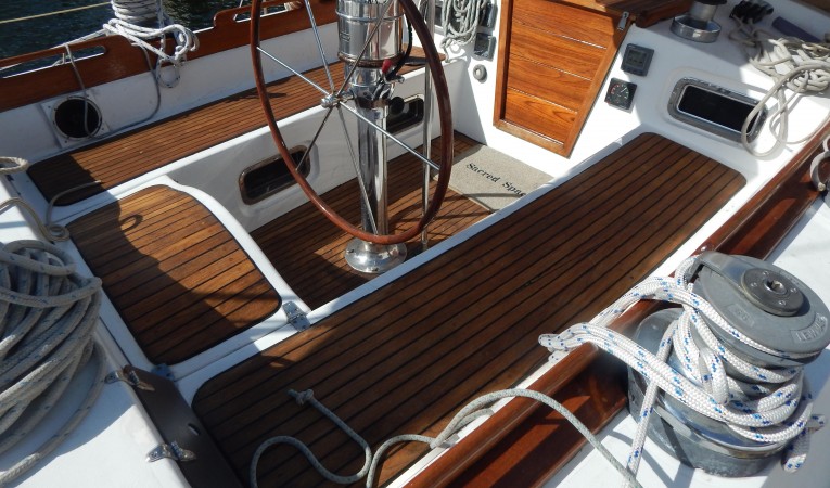 52 Hans Christian Cockpit-2