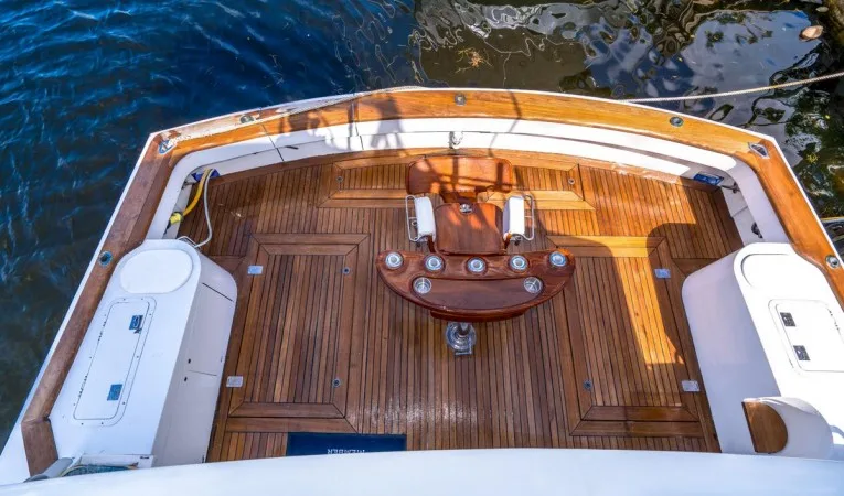 76 Palmer Johnson Cockpit Overview