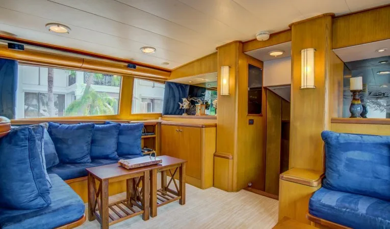 76 Palmer Johnson Salon Looking Fwd