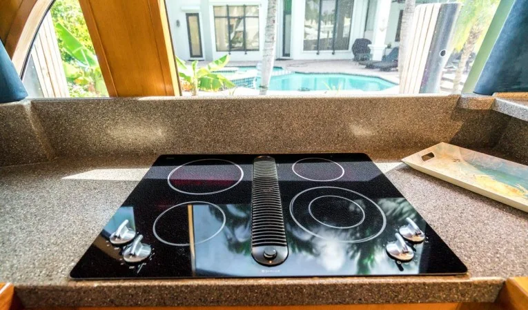 76 Palmer Johnson JennAir 4-Burner Cooktop