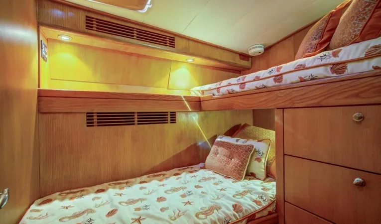 76 Palmer Johnson Guest Cabin 4