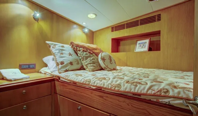 76 Palmer Johnson Guest Cabin 3