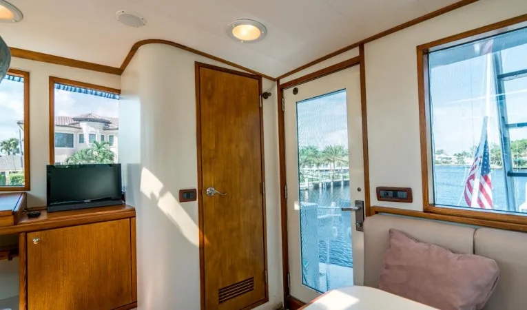 76 Palmer Johnson Enclosed Flybridge