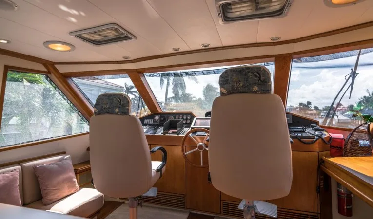 76 Palmer Johnson Helm Seats