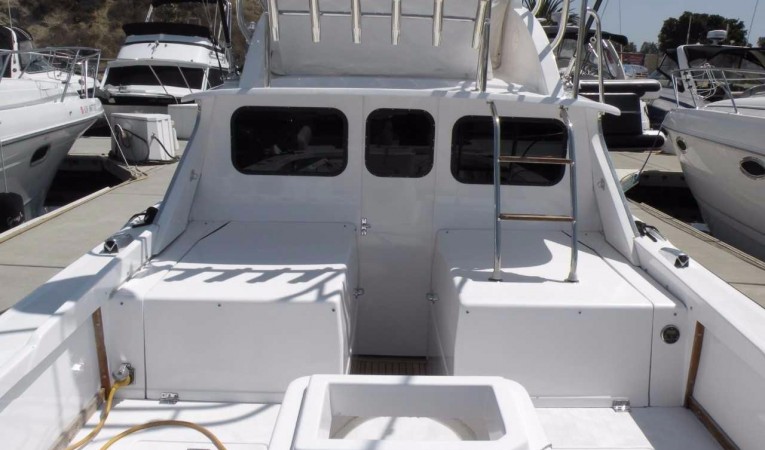 31 Bertram Baint Tank with Custom Teak Tabletop