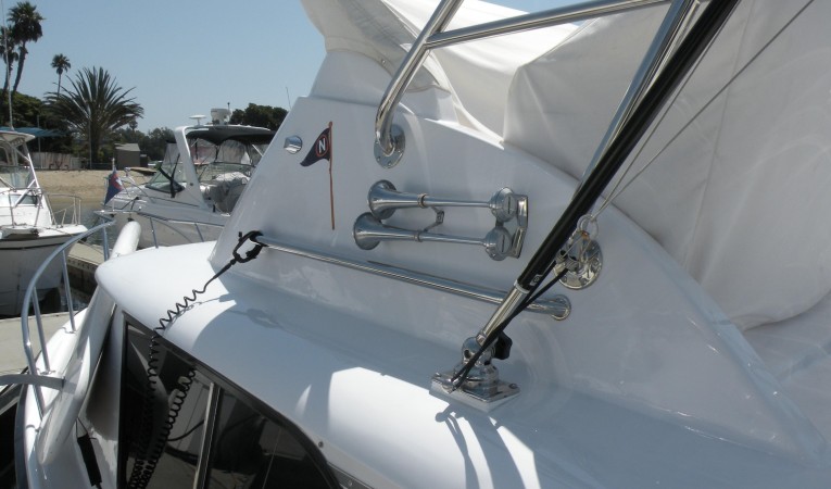 31 Bertram Complete Flybridge Cover