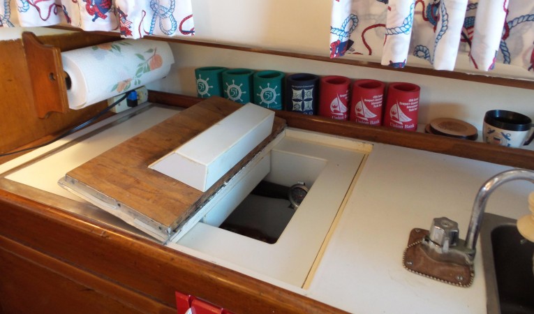 29 Columbia Yacht Refridgerator