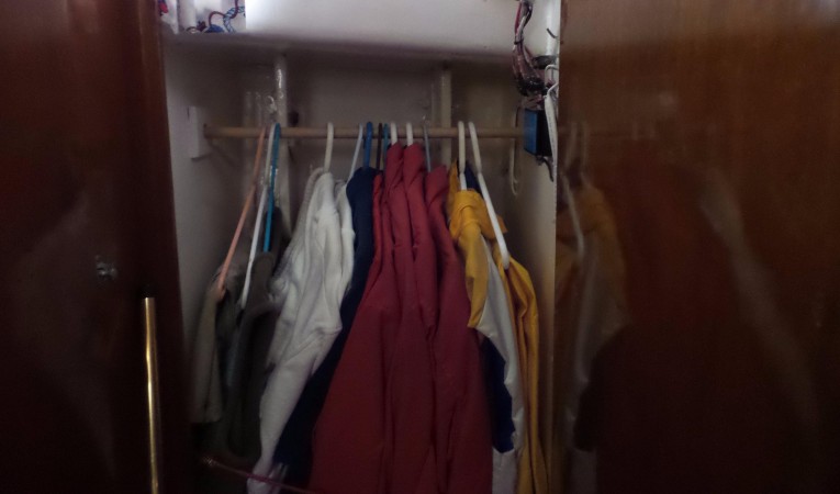 29 Columbia Yacht Hanging Locker