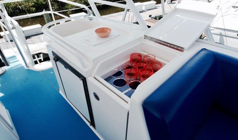 51 Riviera Flybridge Wet Bar