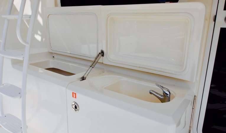 51 Riviera Cockpit Sink and Coolbox