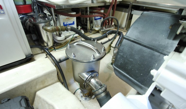 51 Riviera Engine Strainer