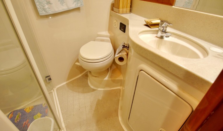 51 Riviera Ensuite Head