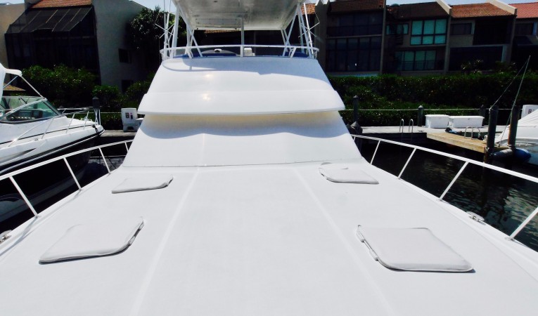 51 Riviera Foredeck