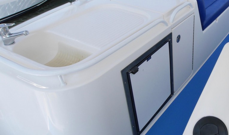 51 Riviera Flybridge Wet Bar