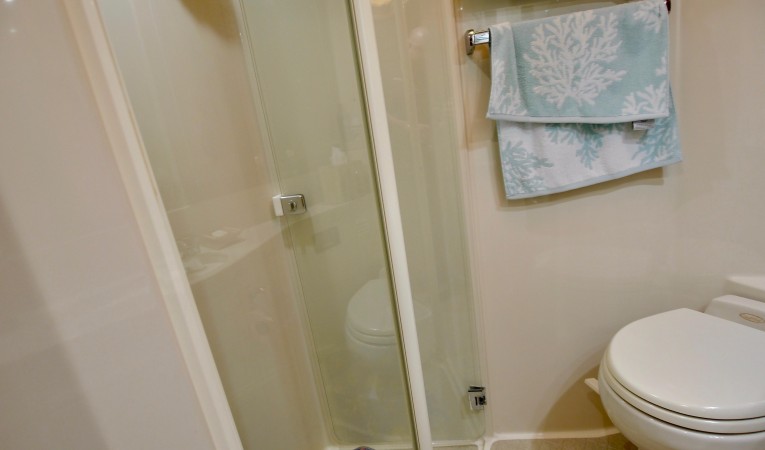 51 Riviera Master Shower