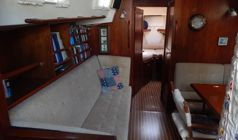 46 Morgan Salon - Settee