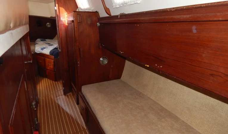 46 Morgan Companionway aft