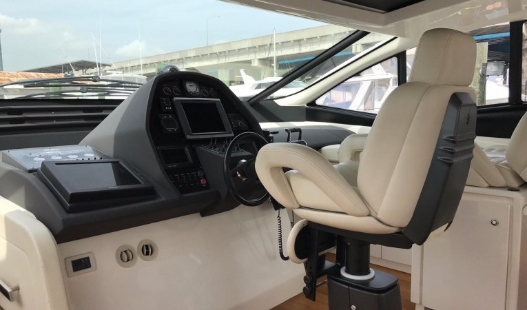 62 Pershing Helm Seat