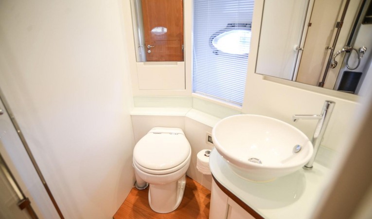 62 Pershing FWD Cabin Head and shower