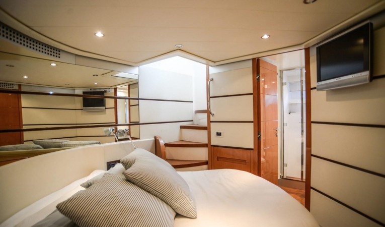 62 Pershing VIP Cabin