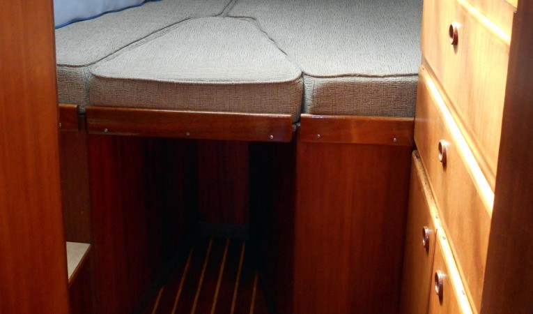 40 Pearson V-berth