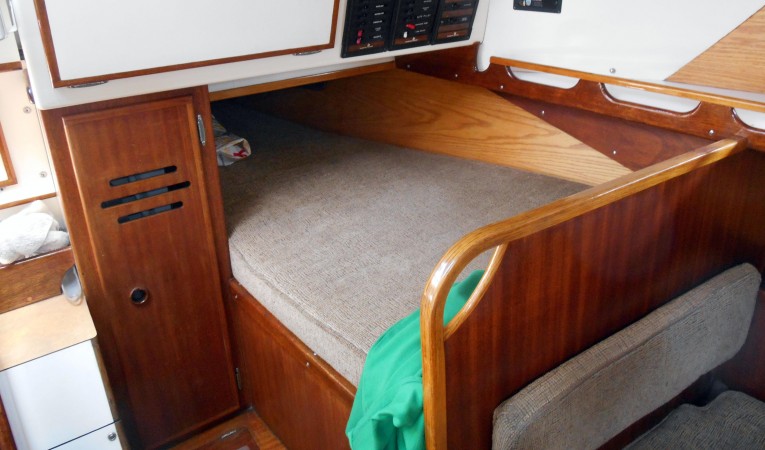 40 Pearson Quarterberth aft of chart table
