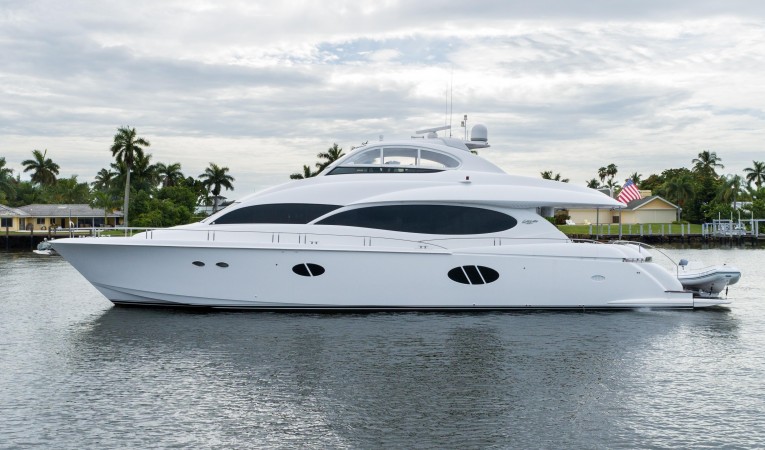 84 Lazzara Yachts 