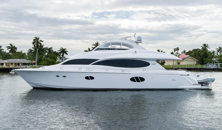 84 Lazzara Yachts 