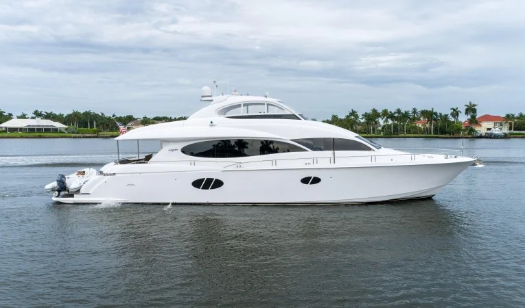 84 Lazzara Yachts 