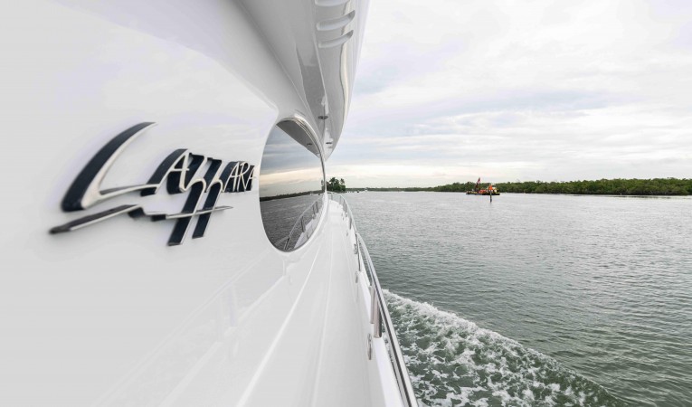 84 Lazzara Yachts 