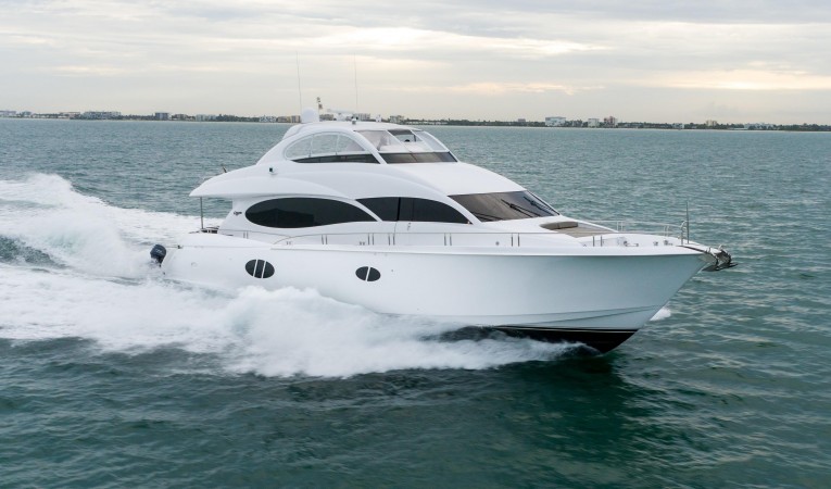 84 Lazzara Yachts 