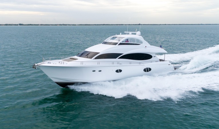 84 Lazzara Yachts 