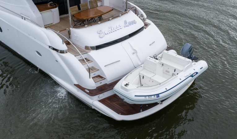 84 Lazzara Yachts 