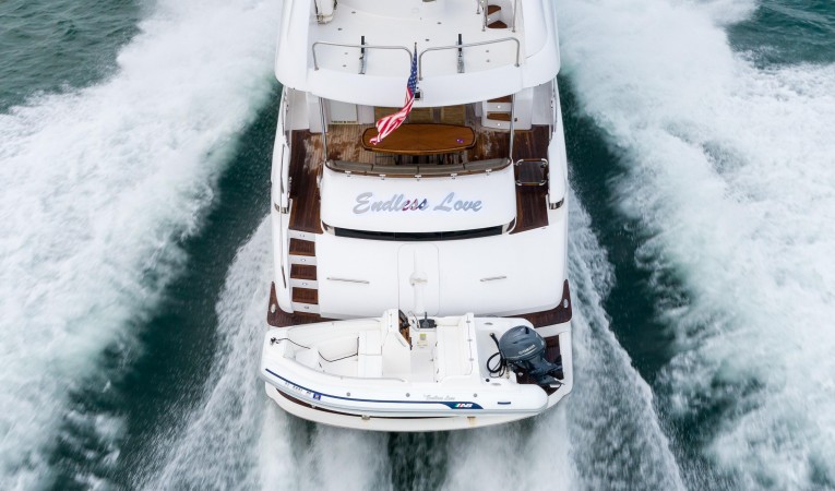 84 Lazzara Yachts 