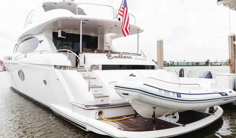 84 Lazzara Yachts 