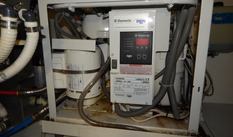 48 Whiticar Eskimo Ice