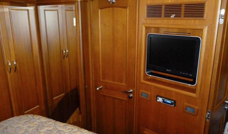 59 Grand Banks Forward VIP Guest Cabin