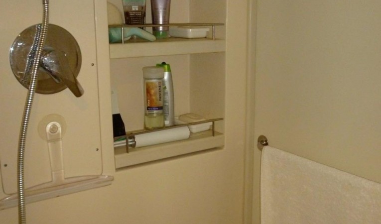 59 Grand Banks Master Shower