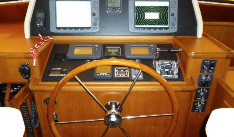 59 Grand Banks Raised Pilothouse/Lower Helm