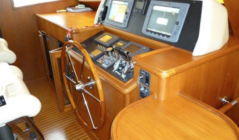 59 Grand Banks Raised Pilothouse/Lower Helm