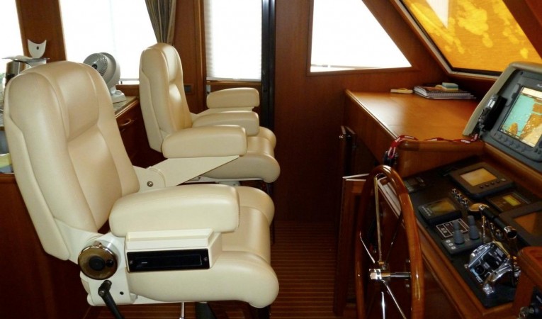 59 Grand Banks Raised Pilothouse/Lower Helm