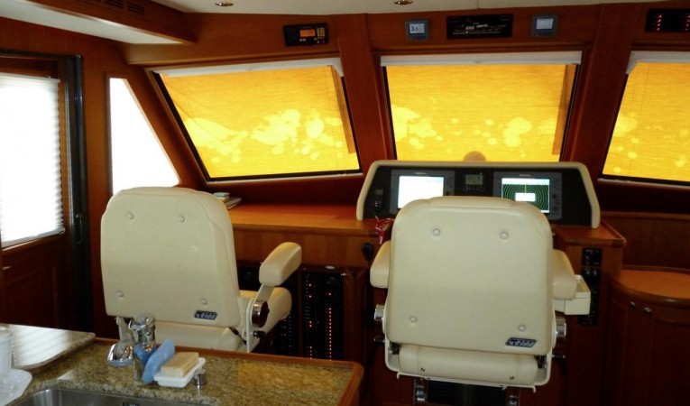 59 Grand Banks Raised Pilothouse/Lower Helm