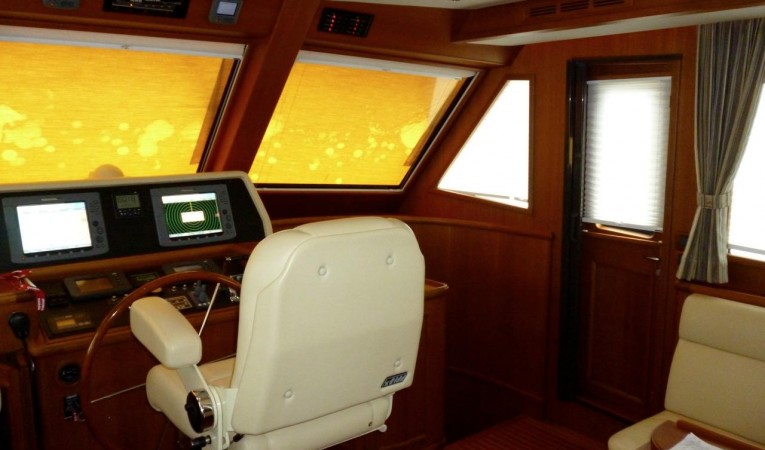 59 Grand Banks Raised Pilothouse/Lower Helm