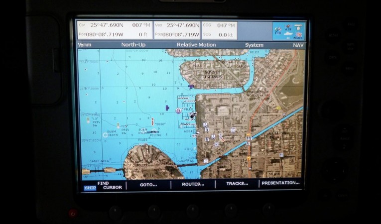 59 Grand Banks Raymarine Display